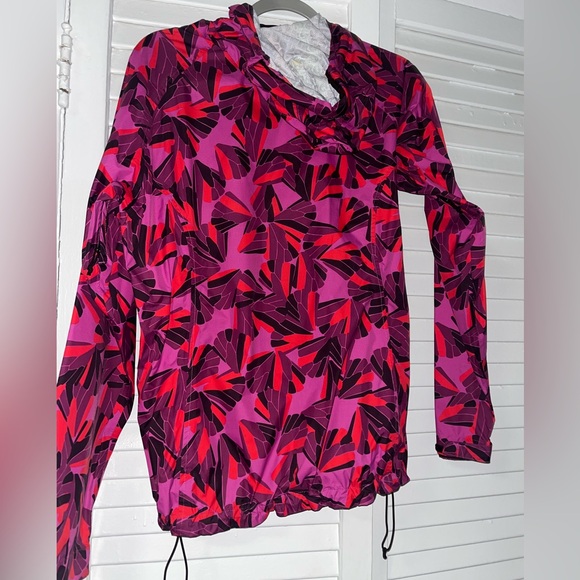 The North Face Windreaker - Picture 3 of 3